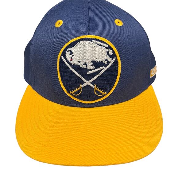 CCM NHL Buffalo Sabres Old School SM/MD Fitted Baseball hat - Picture 1 of 6